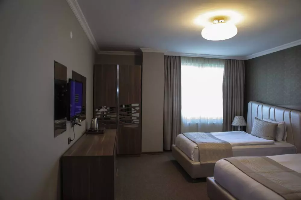Royal Milano Hotel Van - Mehrparvaz-7371